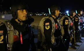 'Yarasa komandolar' gece atlayışıyla göz doldurdu