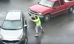 ABD'de öfkeli şoför balyozla saldırdı