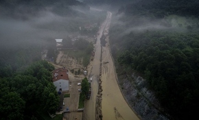 Bursa'da sağanak yağış sele neden oldu