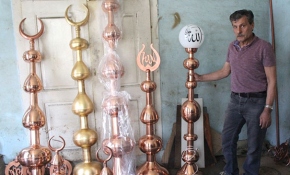 Alemler, 50 yıldır Ayhan Savut'un ellerinde şekilleniyor