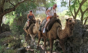 Deve sırtında Kayaköy gezisi