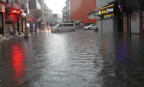 Yalova şiddetli yağışa teslim oldu