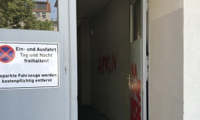 Terör örgütü yandaşları Almanya’da camiye saldırdı