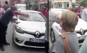 İzmir'de CHP Cumhurbaşkanı Adayı İnce'yi takip eden TRT ekibine saldırı