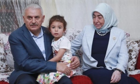 Başbakan Yıldırım, orucunu Ankara'da bir ailenin evinde açtı