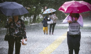 Ankara'da sağanak yağış ve dolu etkisini gösterdi