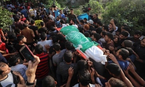 İsrail saldırısında şehit olan 25 yaşındaki Filistinli Muhammed toprağa verildi