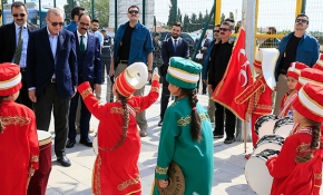 Cumhurbaşkanı Erdoğan'ı çocuk mehter takımı karşıladı