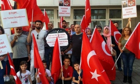 FETÖ'cülere sığınma hakkı veren Yunanistan Almanya'da protesto edildi
