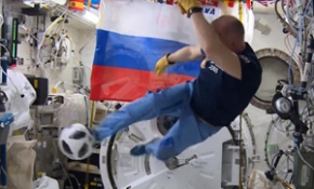 Rus kozmonottan uzayda futbol şovu