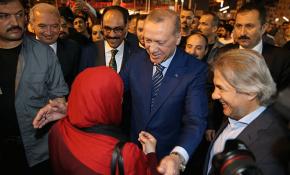 Cumhurbaşkanı Erdoğan Taksim Meydanı'nda vatandaşlarla buluştu