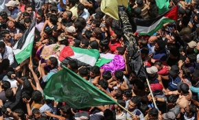 İsrail'in şehit ettiği gönüllü hemşire Rezzan en-Neccar son yolculuğuna uğurlandı