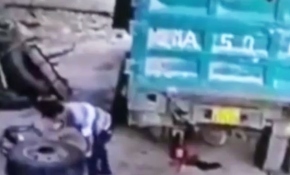 Patlayan lastik işçiyi havaya fırlattı