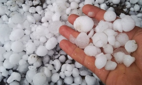 Kars'ta etkili olan dolu hayatı olumsuz etkiledi