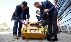 Üniversite öğrencileri elektromanyetik fırlatıcılı mini tank yaptı
