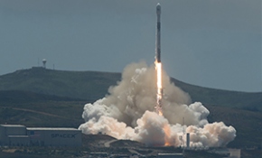 SpaceX uzaya telekom uydusu gönderdi