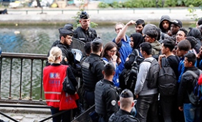 Fransa yine göçmen kamplarını hedef aldı