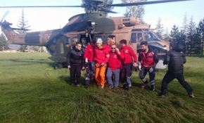 Mahsur kalan dağcılar 13 saat sonra kurtarıldı