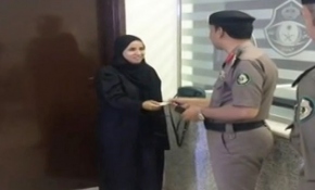 Suudi Arabistan’ın ilk kadın sürücüsü ehliyetini aldı