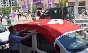 HDP'ye seçim bürosu açılışına "Türk bayraklı" tepki