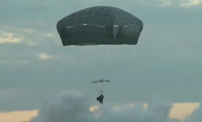 TSK, Özel Kuvvetler’in paraşüt eğitiminden görüntüler paylaştı