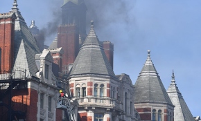 Londra’da 12 katlı otelde yangın