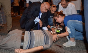 Yaralıya ilk müdahaleyi milletvekili adayı yaptı