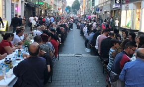 Almanya'da "teröre karşı birlik" iftarı düzenlendi