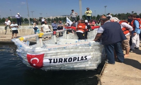 Öğrenciler pet şişelerden tekne yaptı