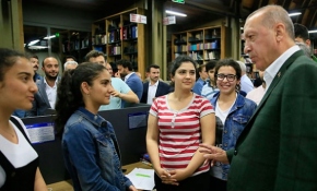 Cumhurbaşkanı Erdoğan, Zeytinburnu Şehir Kütüphanesi'ni ziyaret etti