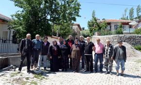 Muratkaya köyünde yere izmarit atan, ceza olarak köyün işlerini yapıyor