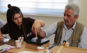 Alzaymır hastaları "Moral Evi"nde hayata tutunmaya çalışıyorlar