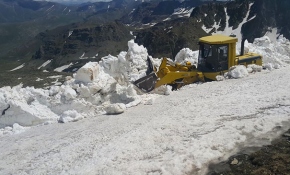 Haziran ortasında karla mücadele