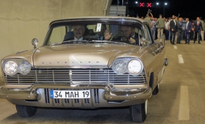 Başbakan Yıldırım, Sabuncubeli Tüneli'nde klasik otomobil kullandı