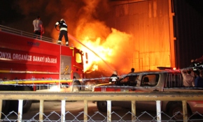 Konya'da lastik deposunda yangın