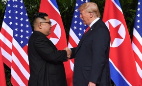 Trump-Kim zirvesi Singapur'da başladı