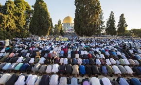 90 bin Filistinli bayram namazını Mescid-i Aksa'da kıldı