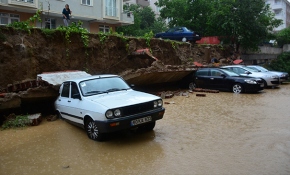 Tokat Erbaa'da sağanak yağış hayatı felç etti