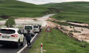 Erzurum’da sağanak yağış sele dönüştü