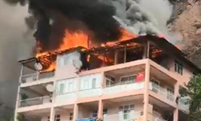 Artvin'de 5 katlı binada yangın