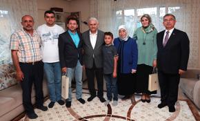 Başbakan Yıldırım ortaokul öğrencisinin çay davetini geri çevirmedi