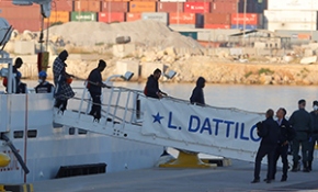 Göçmen kurtarma gemisi Acquarius, İspanya'ya ulaştı