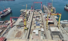 Türkiye’nin ilk uçak gemisi ‘TCG Anadolu” havadan görüntülendi