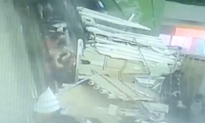 Turistlerin üzerine tavan çöktü