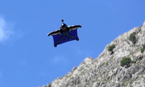 Yarasa adamlar nefes kesti