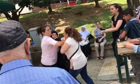 "Siz teröristlerle nasıl el sıkışırsınız" diye tepki gösterdi, saldırıya uğradı