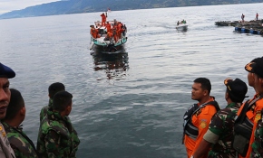 Endonezya'da alabora olan teknede 178 kişi kayboldu