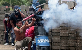 Nikaragua'da sokaklar savaş alanına döndü