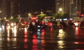 Çin'de şiddetli yağış nedeniyle kırmızı alarm verildi