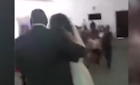 Damadın eski sevgilisi gelinlikle düğünü bastı